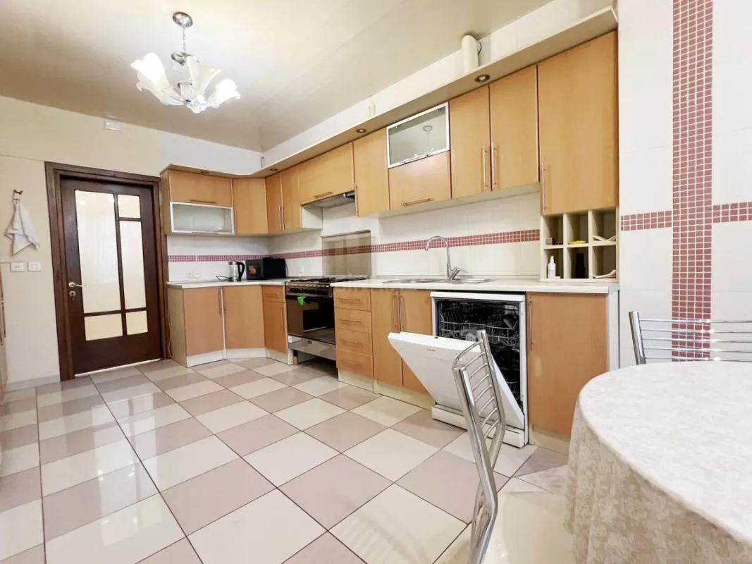 Kirayə verilir 3 otaqlı mənzil 135 m²