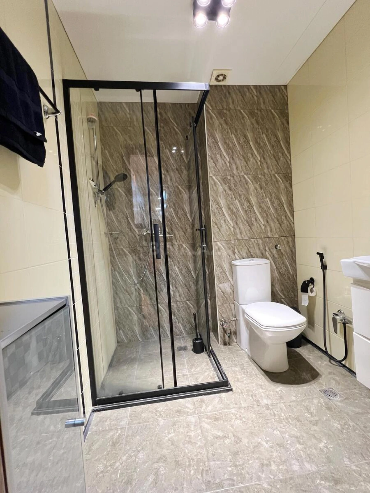 Kirayə verilir 3 otaqlı mənzil 135 m²