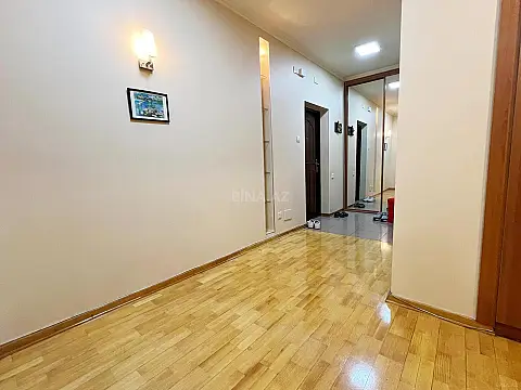 Kirayə verilir 3 otaqlı mənzil 135 m²