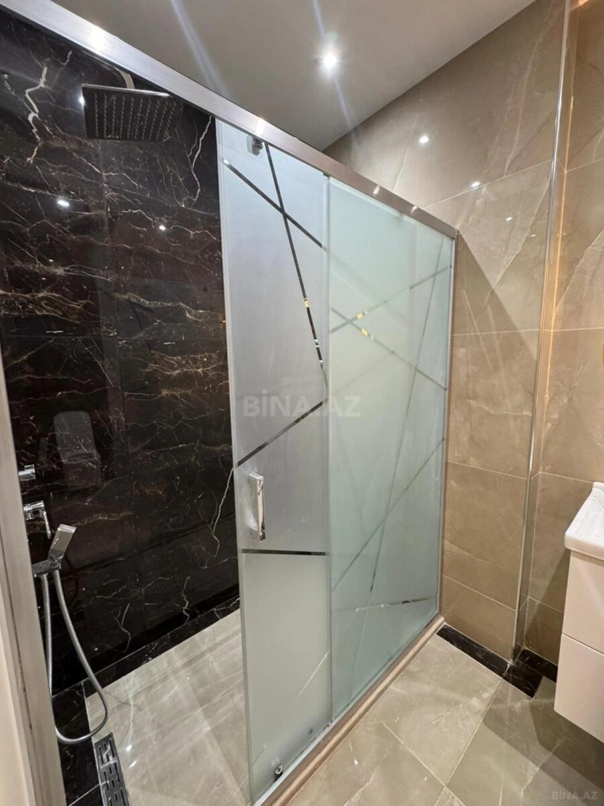 Kirayə verilir 2 otaqlı mənzil 75 m²