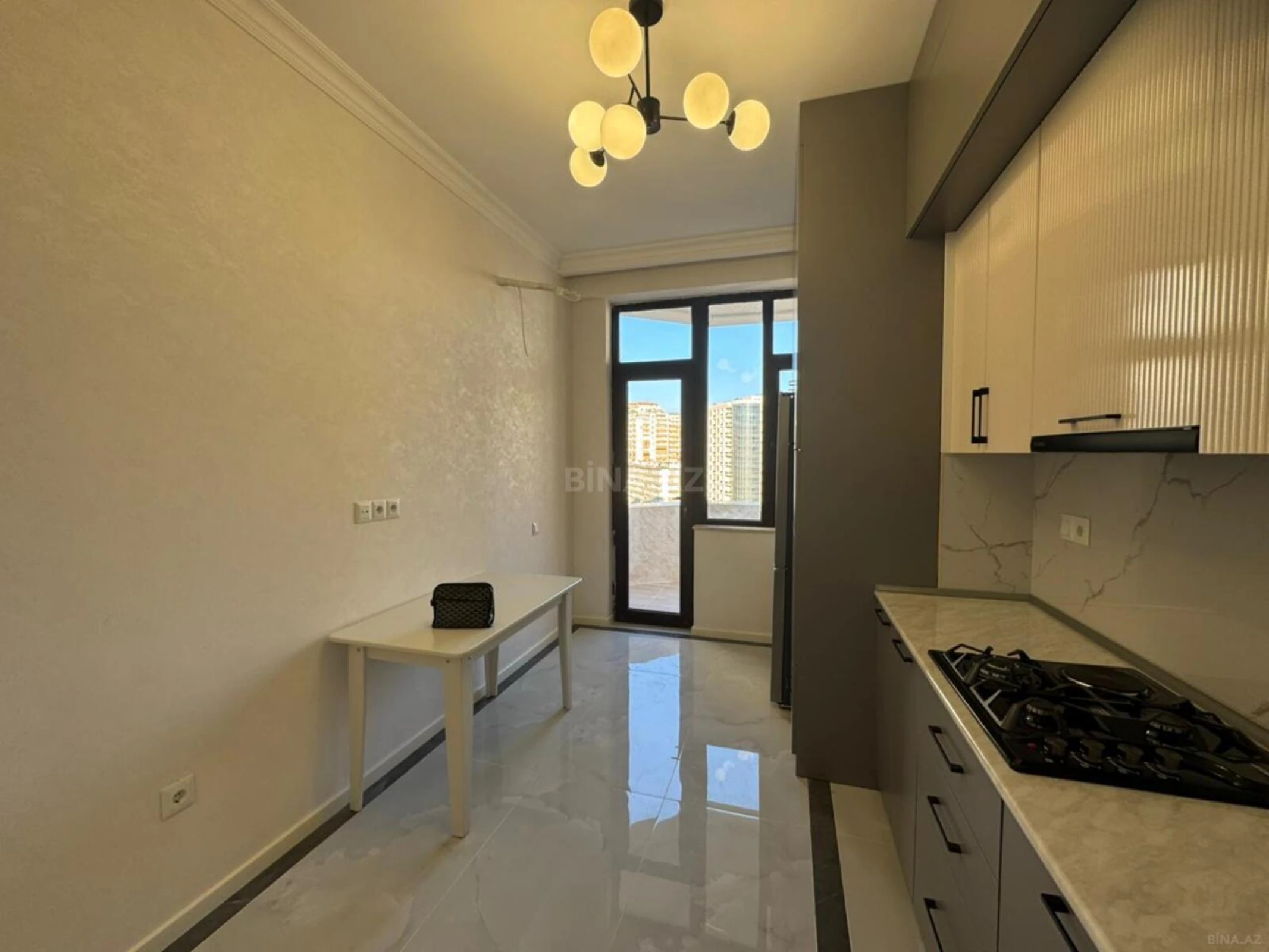 Kirayə verilir 2 otaqlı mənzil 75 m²