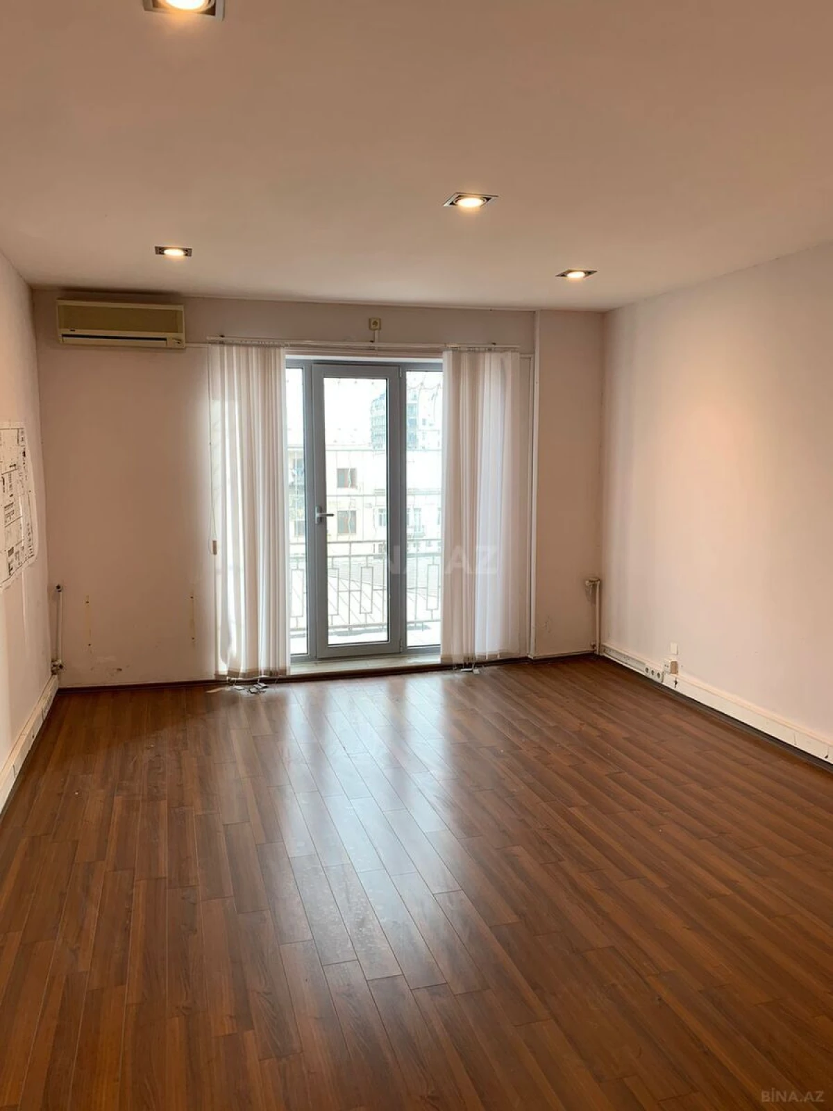 Satılır 3 otaqlı mənzil 97 m²