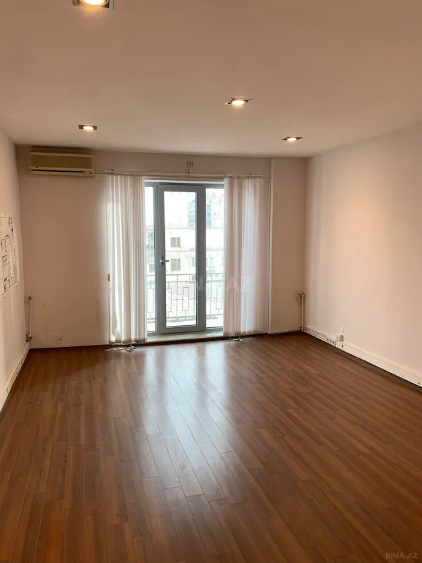 Satılır 3 otaqlı mənzil 97 m²