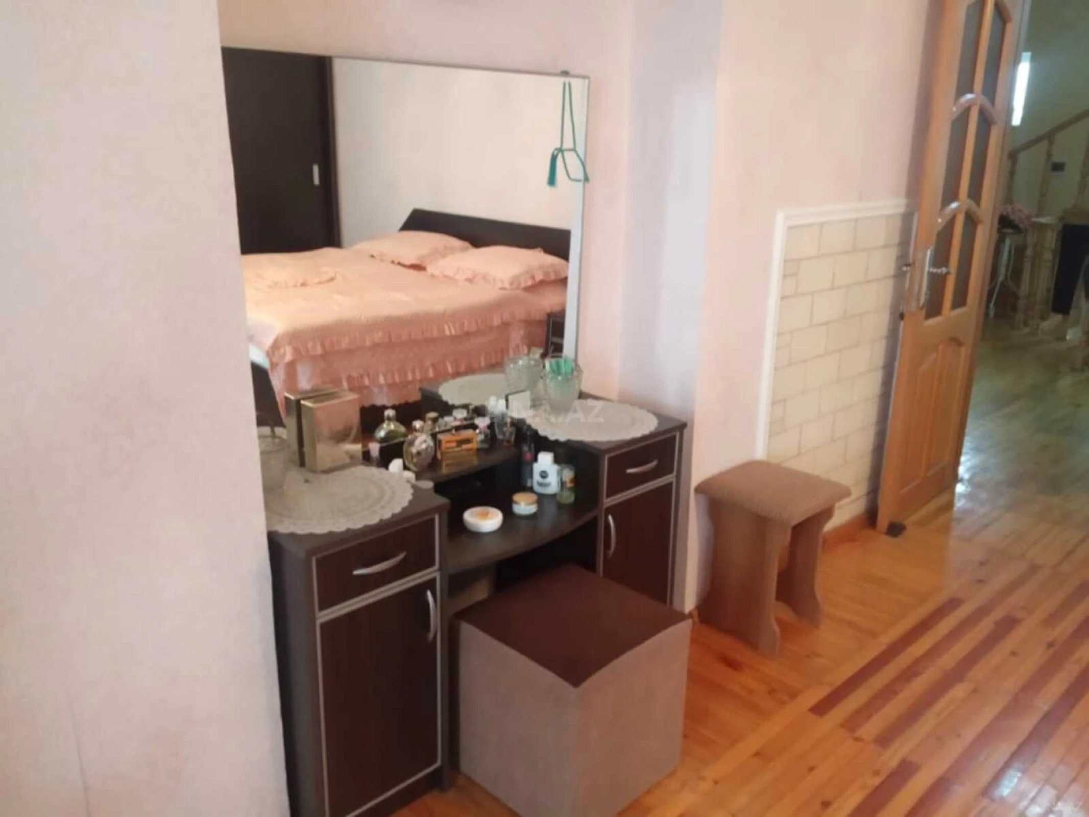 Satılır 6 otaqlı həyət evi 420 m²