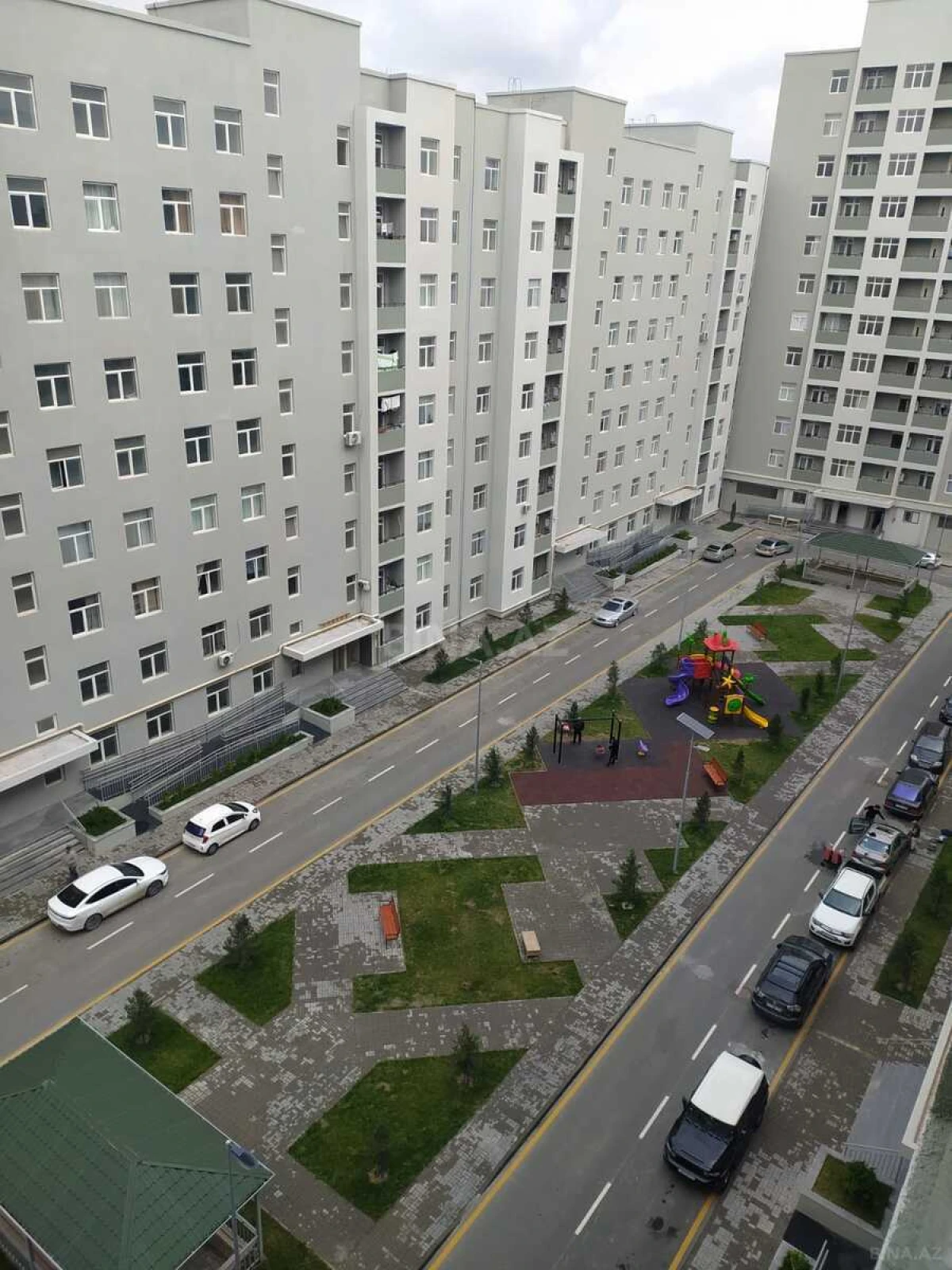 Satılır 4 otaqlı mənzil 100 m²