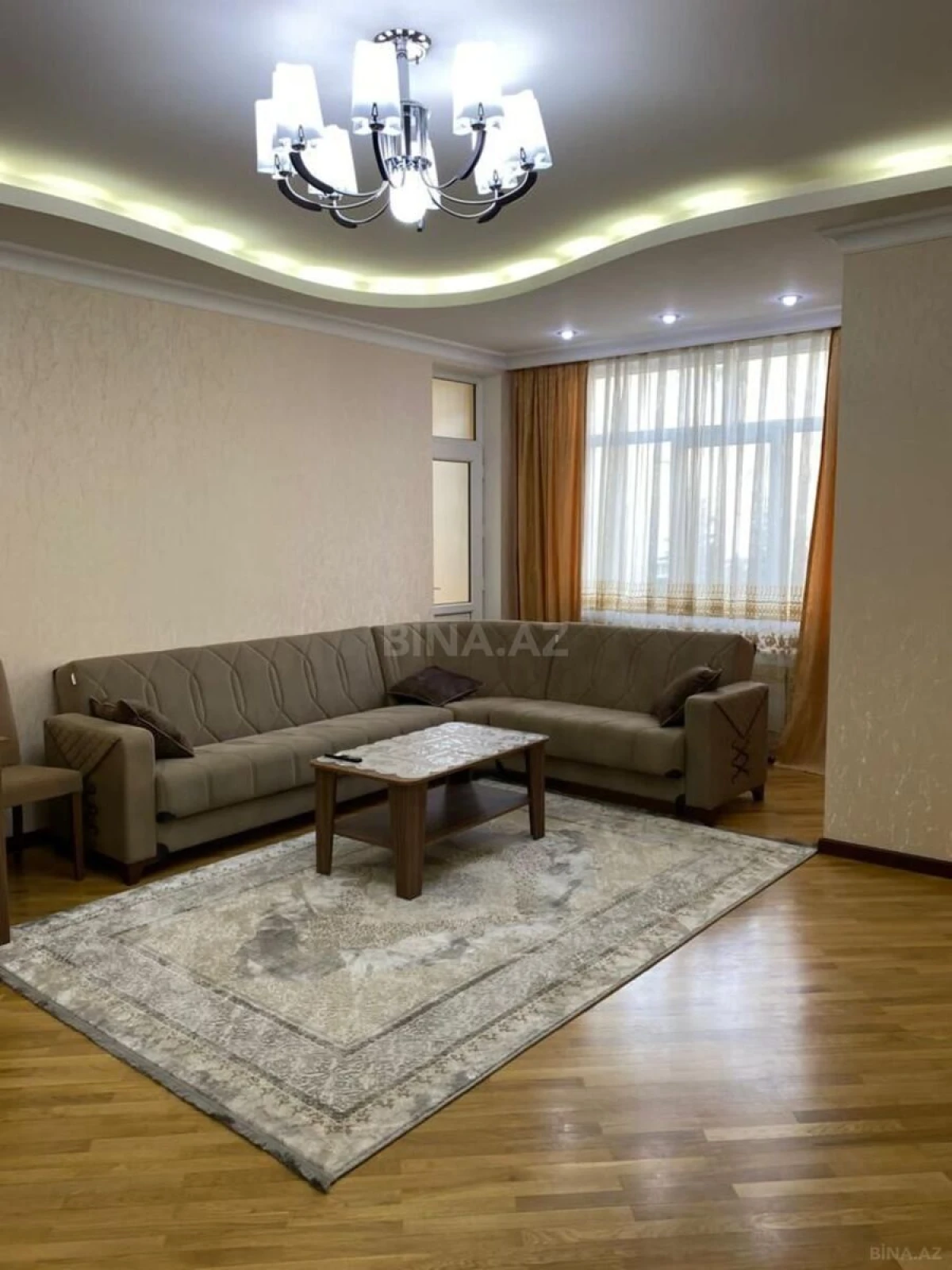 Kirayə verilir 2 otaqlı mənzil 90 m²