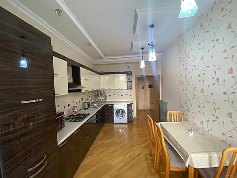 Kirayə verilir 2 otaqlı mənzil 90 m²