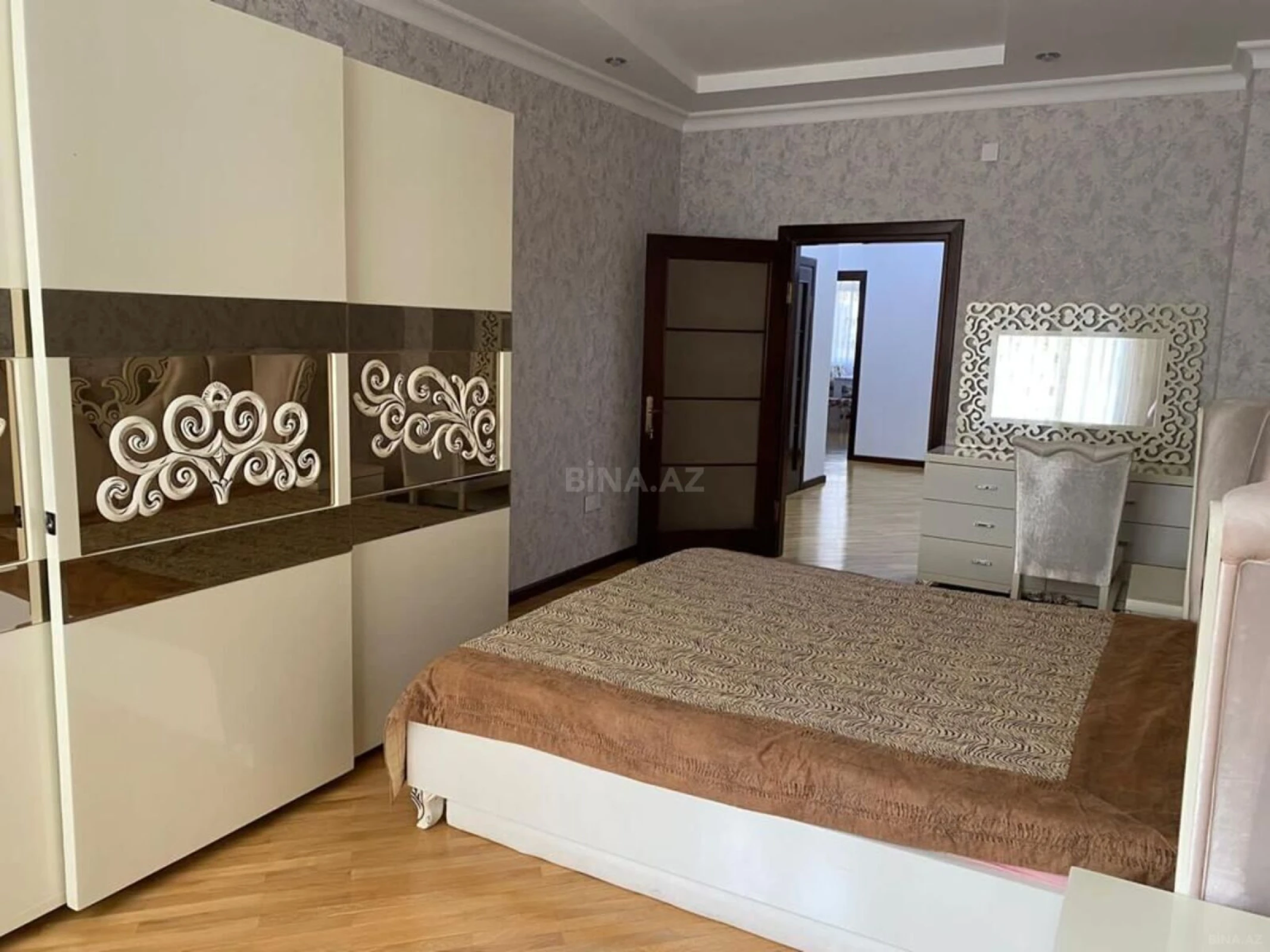 Kirayə verilir 2 otaqlı mənzil 90 m²
