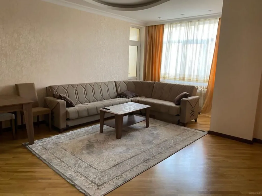 Kirayə verilir 2 otaqlı mənzil 90 m²