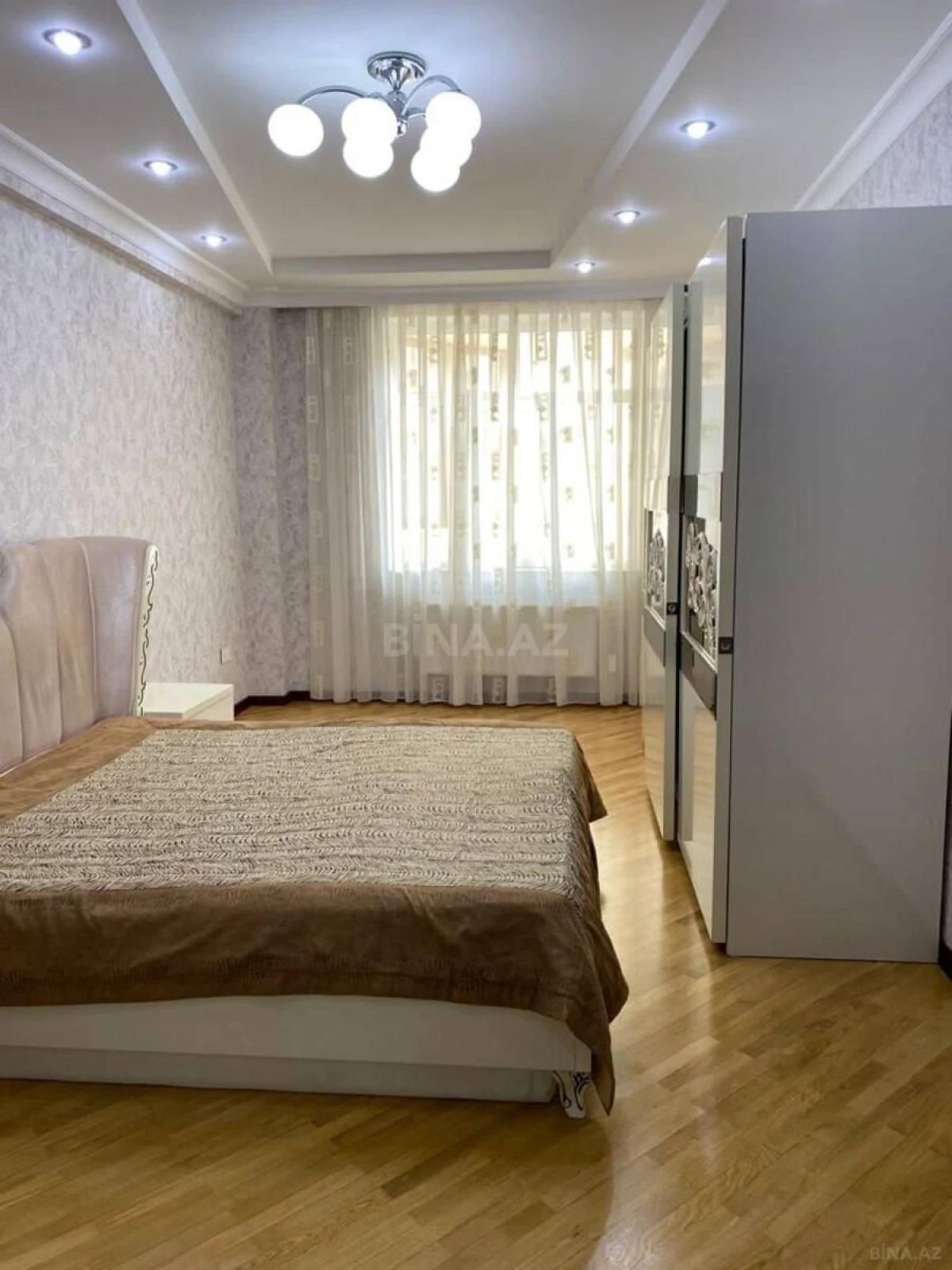 Kirayə verilir 2 otaqlı mənzil 90 m²