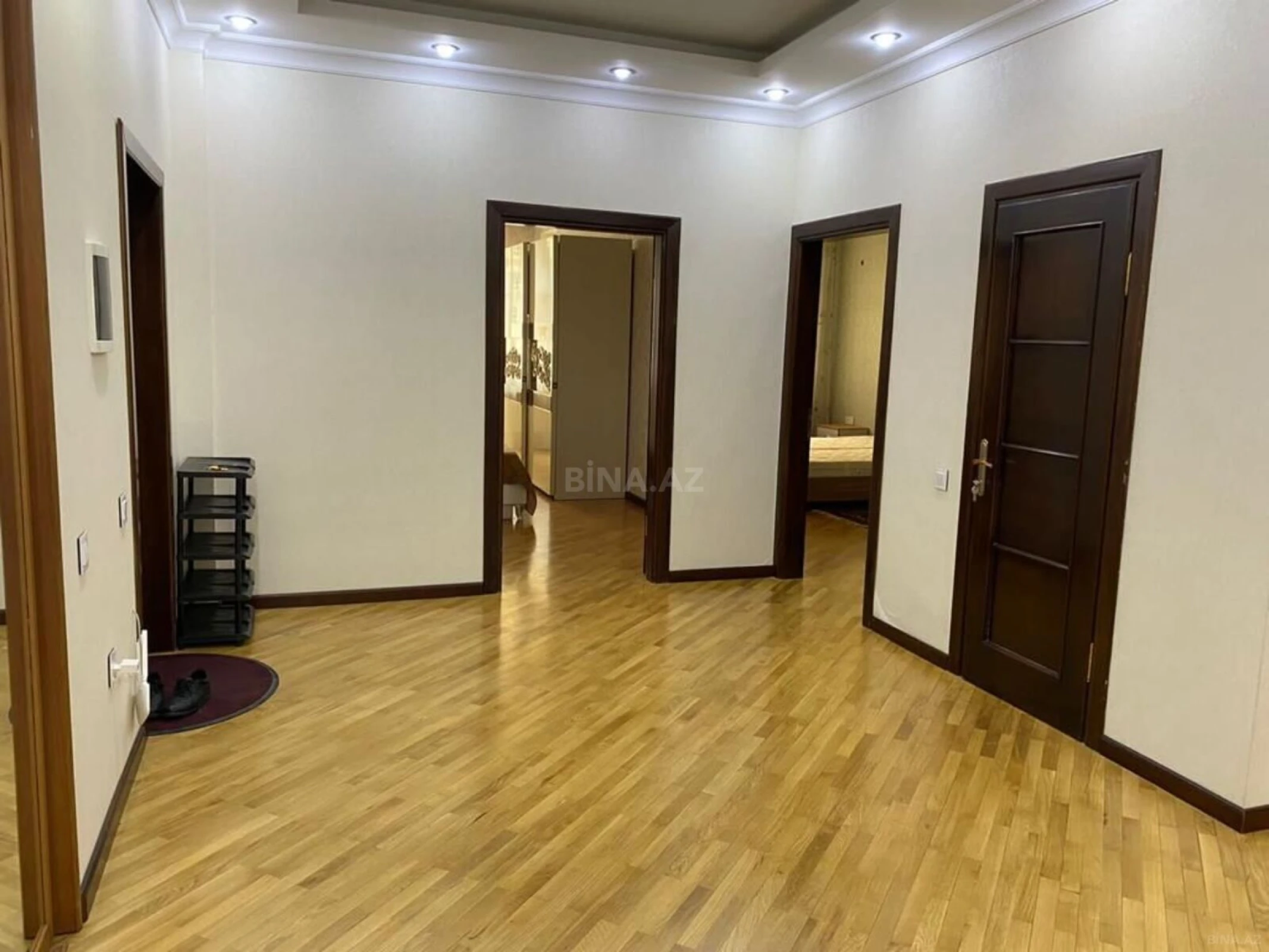 Kirayə verilir 2 otaqlı mənzil 90 m²