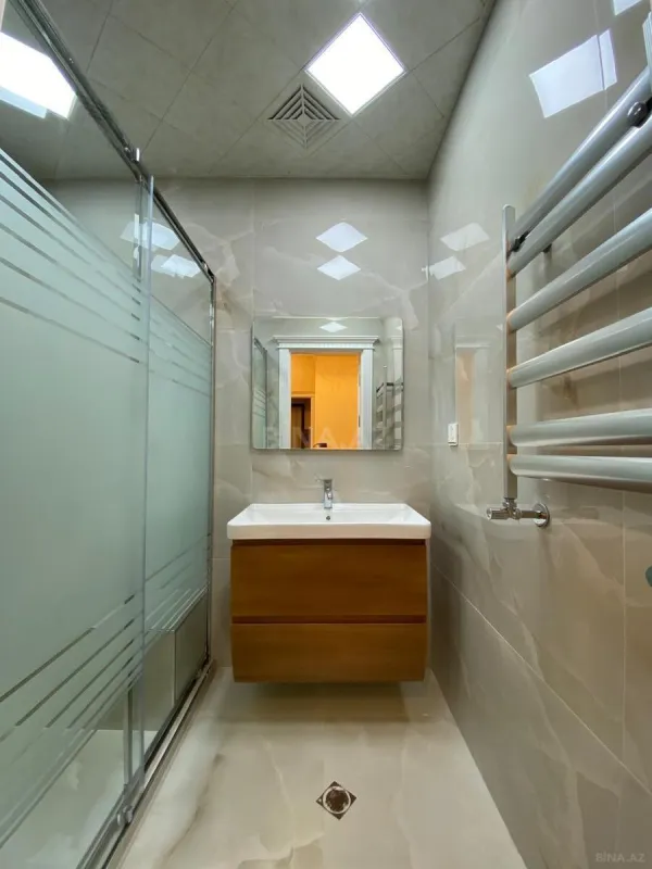 Kirayə verilir 2 otaqlı mənzil 90 m²