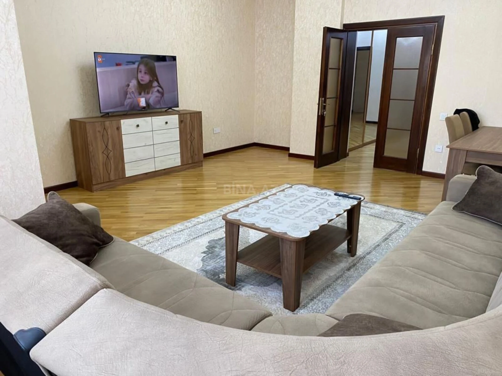 Kirayə verilir 2 otaqlı mənzil 90 m²