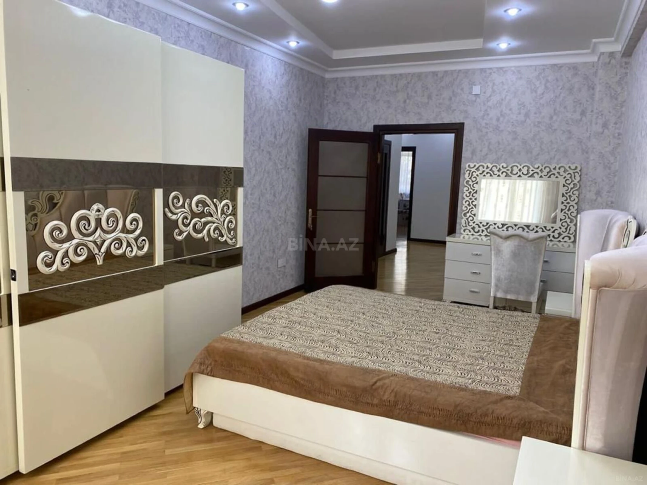 Kirayə verilir 2 otaqlı mənzil 90 m²
