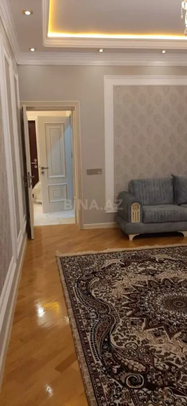 Kirayə verilir 2 otaqlı mənzil 67 m²