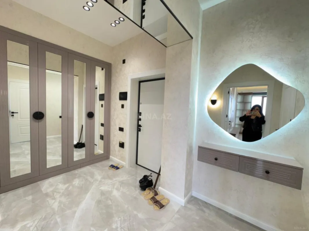 Satılır 2 otaqlı mənzil 67 m²