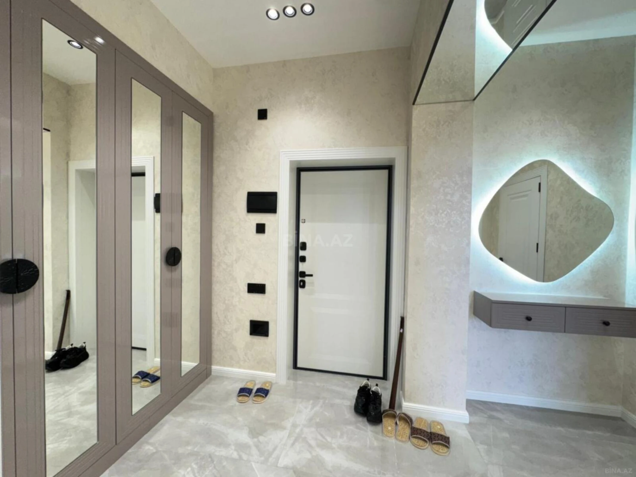 Satılır 2 otaqlı mənzil 67 m²