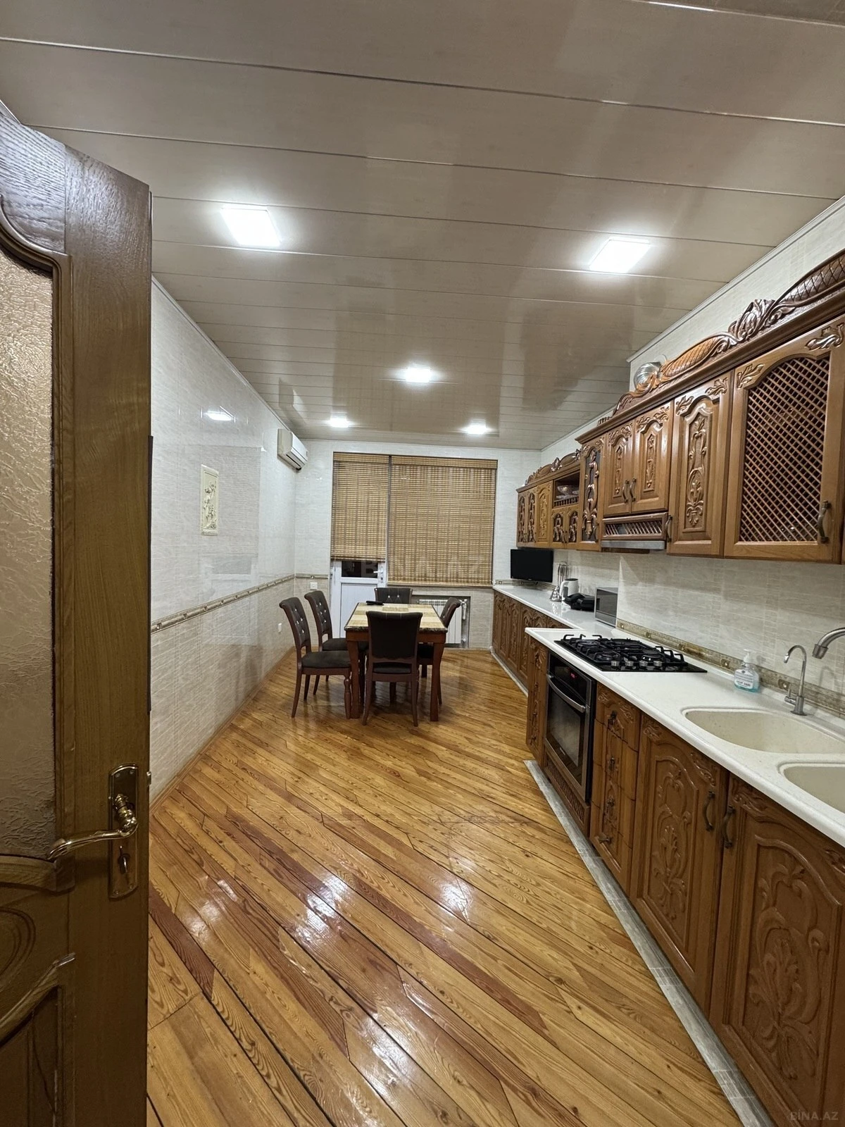 Satılır 3 otaqlı mənzil 159 m²