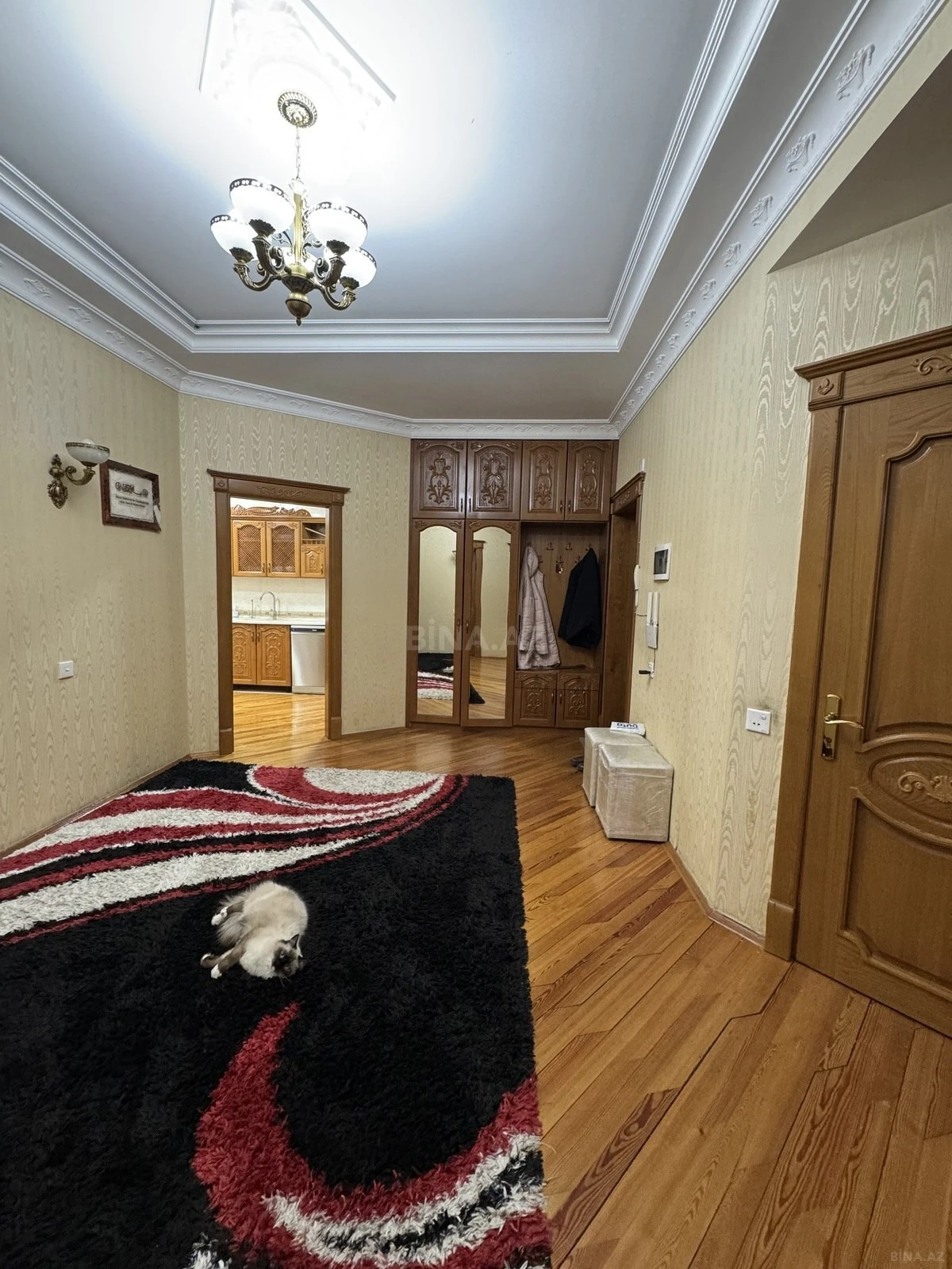Satılır 3 otaqlı mənzil 159 m²