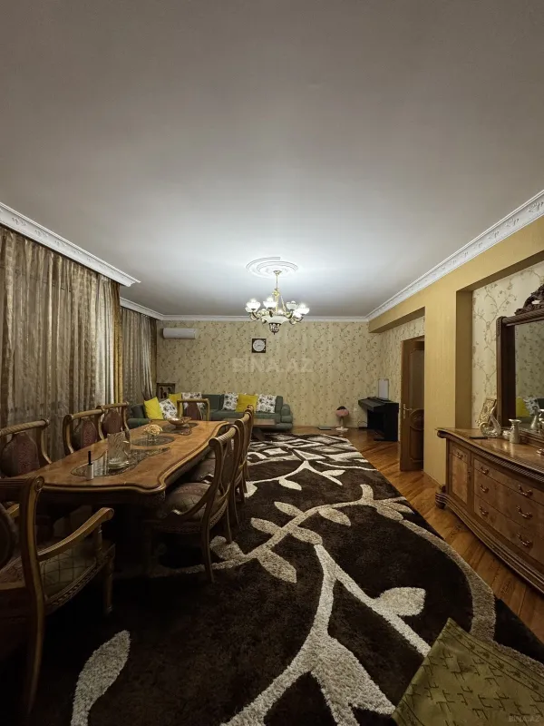 Satılır 3 otaqlı mənzil 159 m²