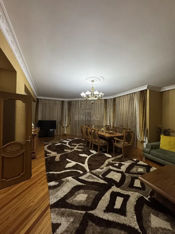 Satılır 3 otaqlı mənzil 159 m²