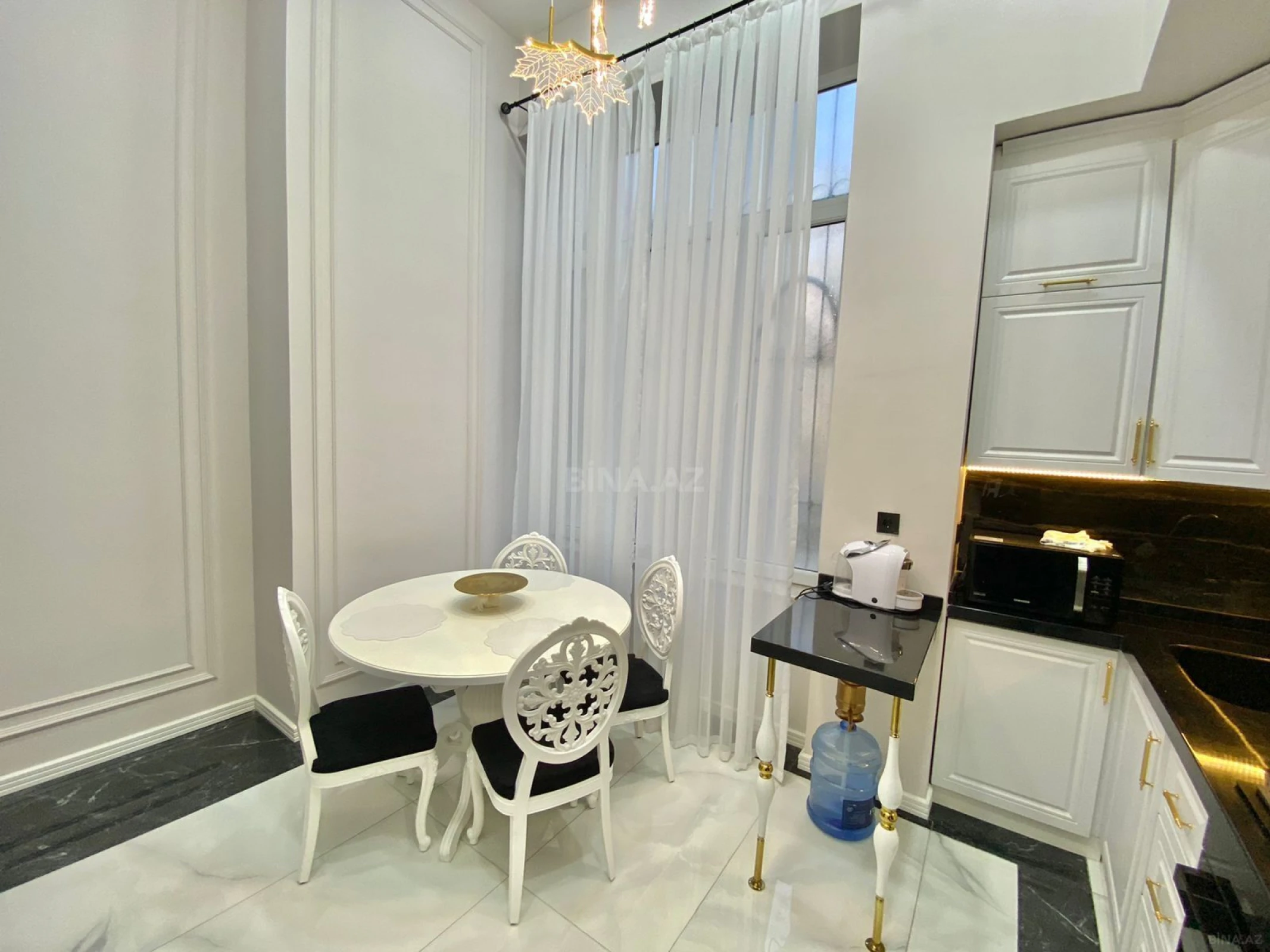 Kirayə verilir 3 otaqlı mənzil 140 m²