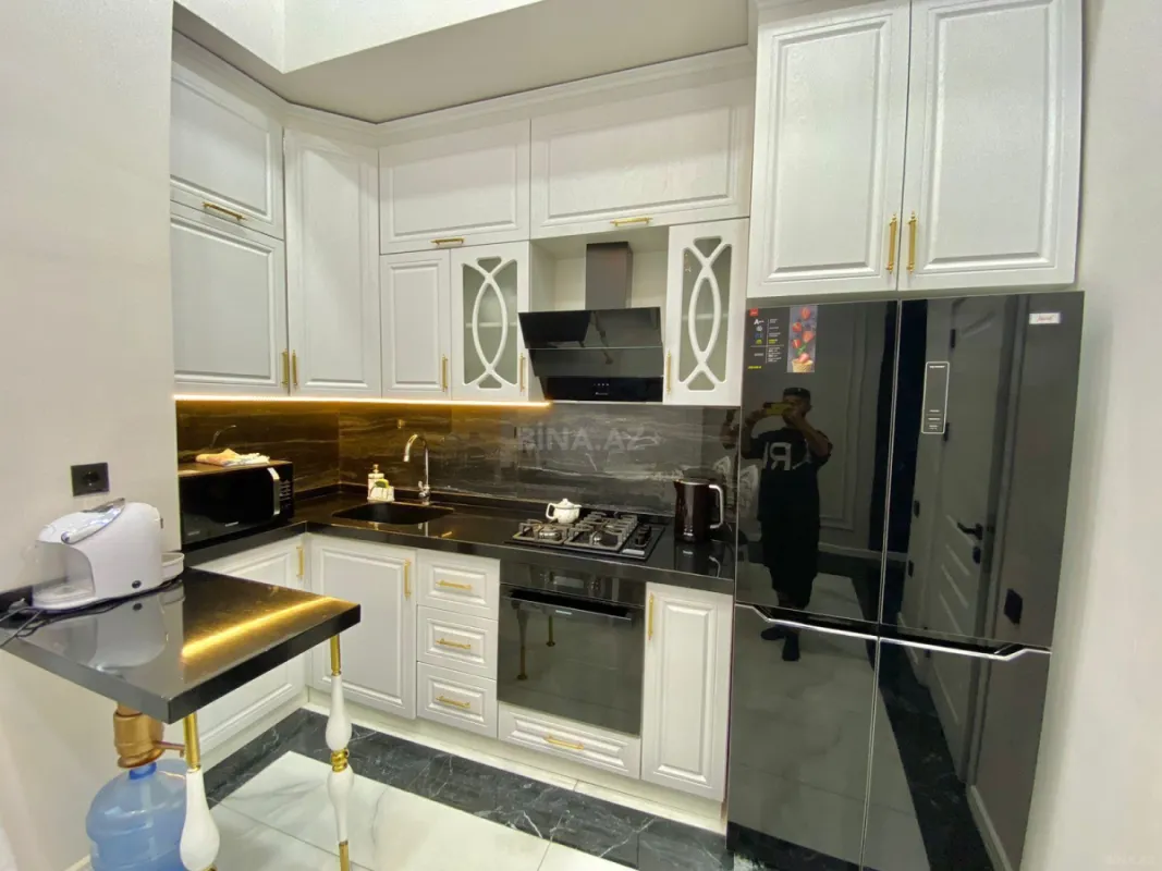 Kirayə verilir 3 otaqlı mənzil 140 m²