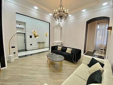 Kirayə verilir 3 otaqlı mənzil 140 m²