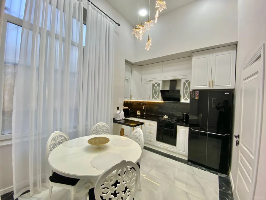 Kirayə verilir 3 otaqlı mənzil 140 m²