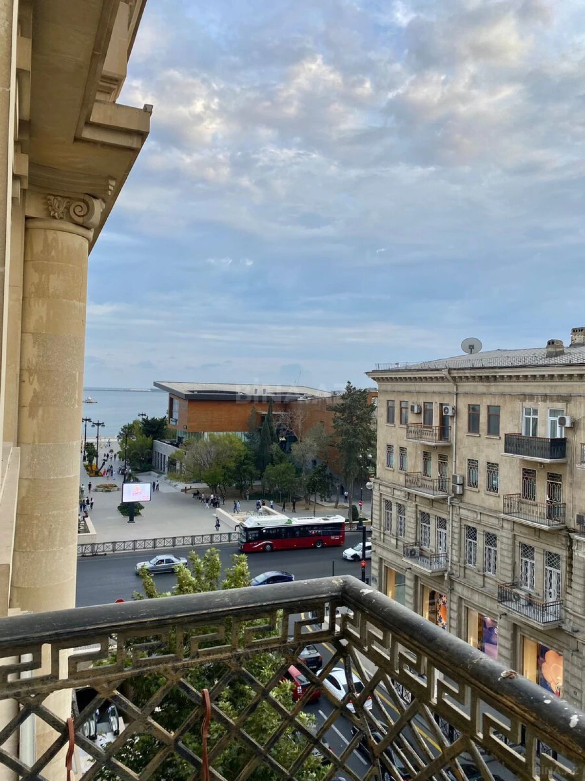 Kirayə verilir 3 otaqlı mənzil 140 m²