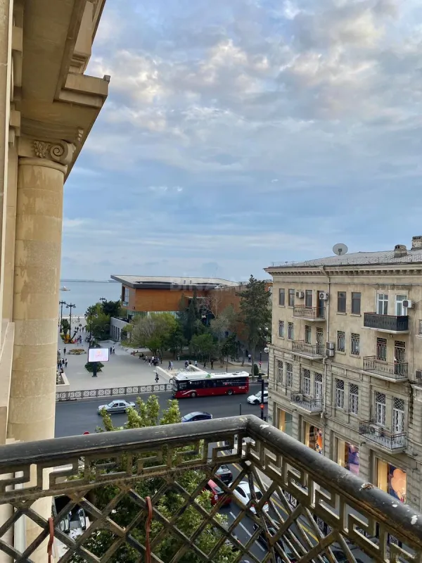 Kirayə verilir 3 otaqlı mənzil 140 m²