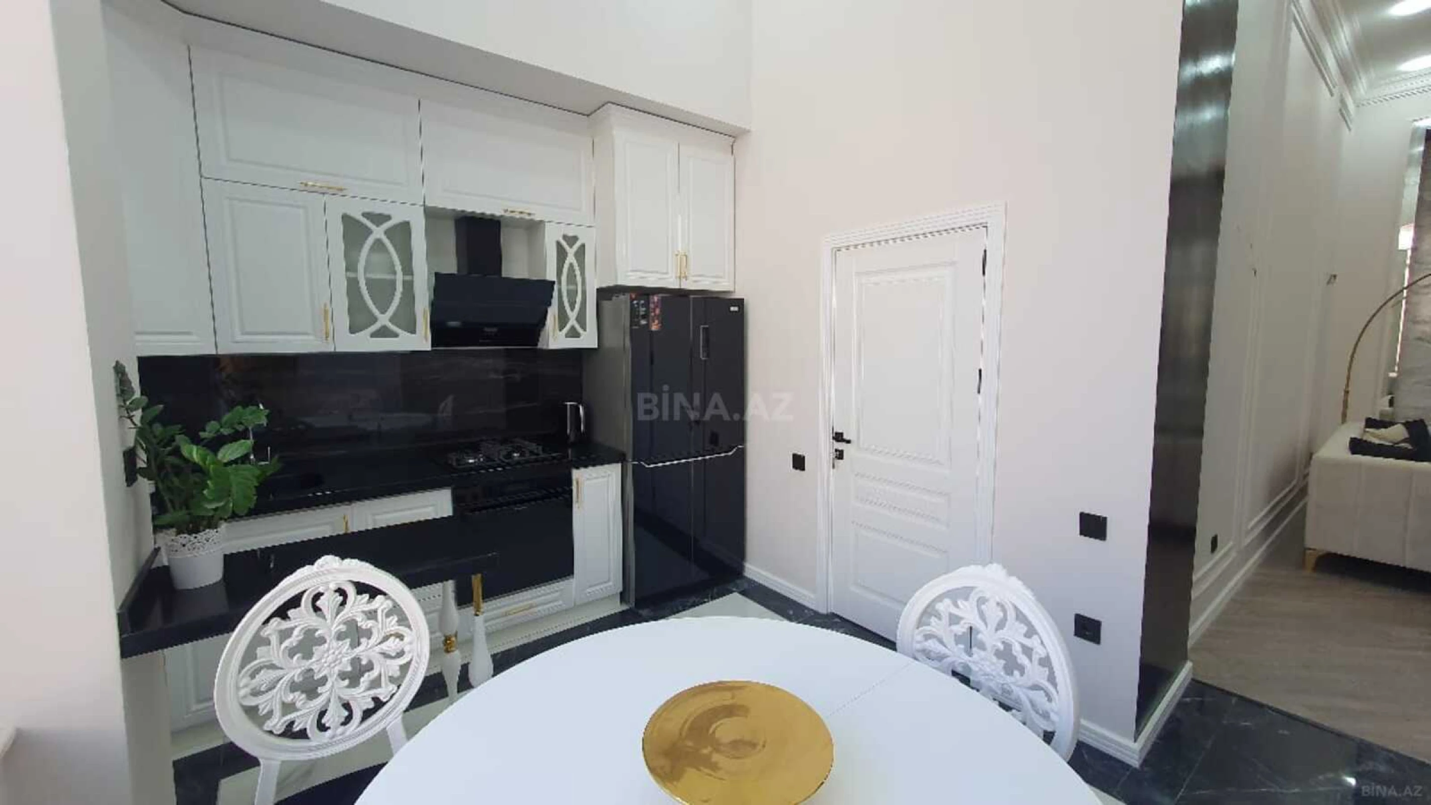 Kirayə verilir 3 otaqlı mənzil 140 m²