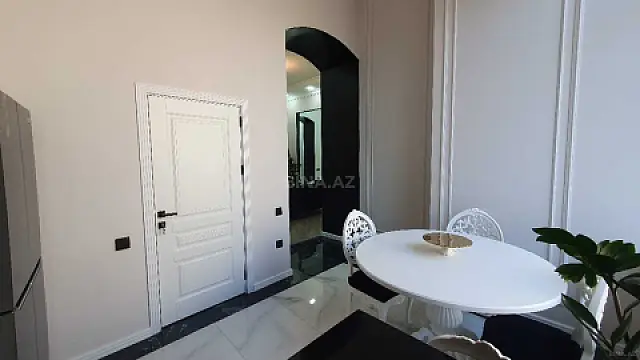 Kirayə verilir 3 otaqlı mənzil 140 m²