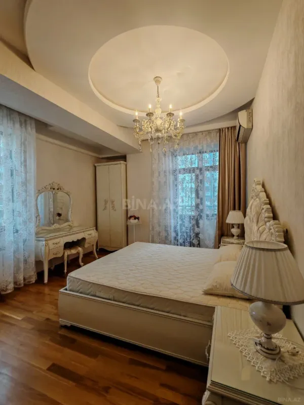 Kirayə verilir 3 otaqlı mənzil 125 m²