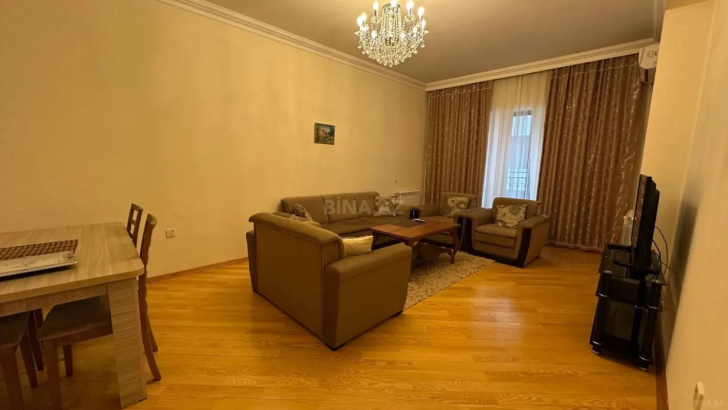 Satılır 3 otaqlı mənzil 137 m²