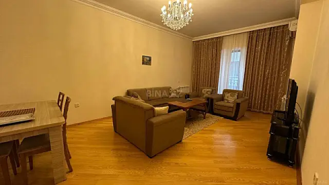 Satılır 3 otaqlı mənzil 137 m²