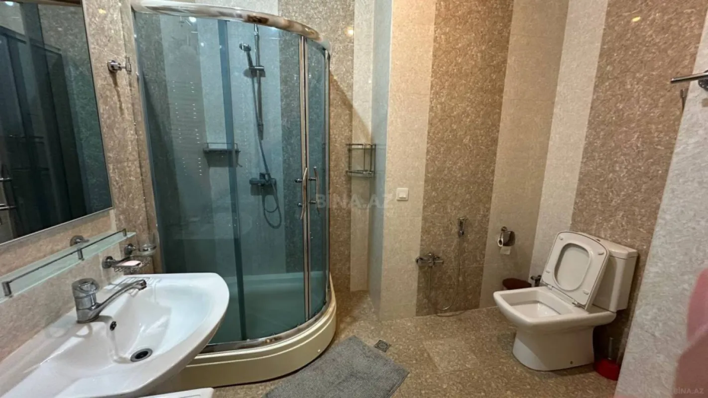 Satılır 3 otaqlı mənzil 137 m²