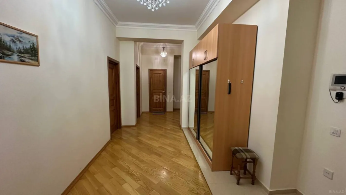Satılır 3 otaqlı mənzil 137 m²