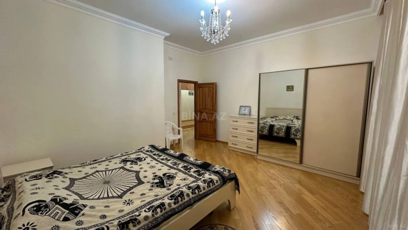 Satılır 3 otaqlı mənzil 137 m²