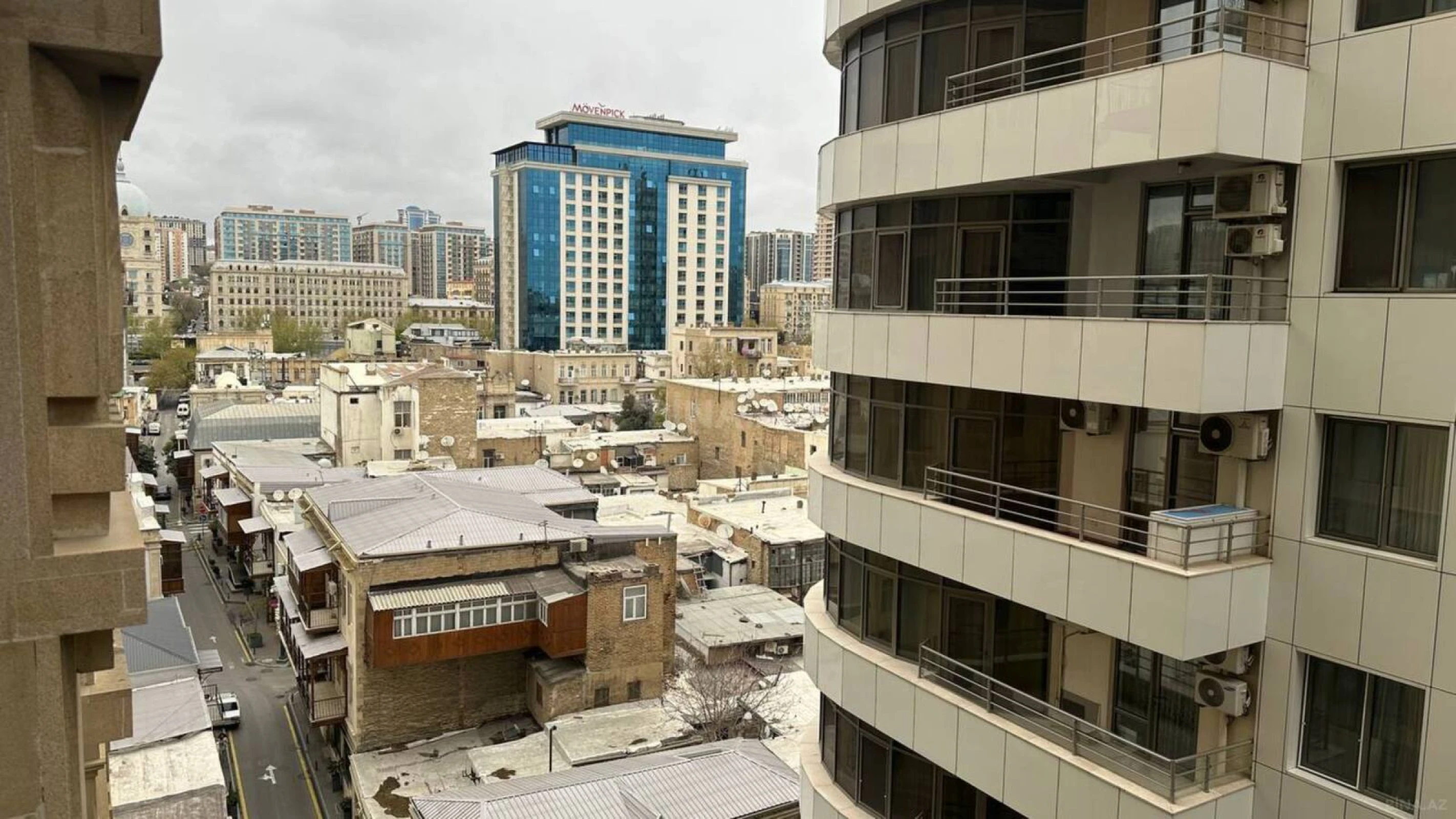 Satılır 3 otaqlı mənzil 137 m²