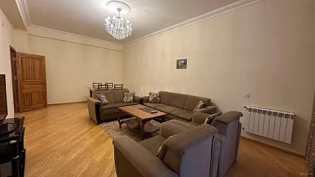 Satılır 3 otaqlı mənzil 137 m²