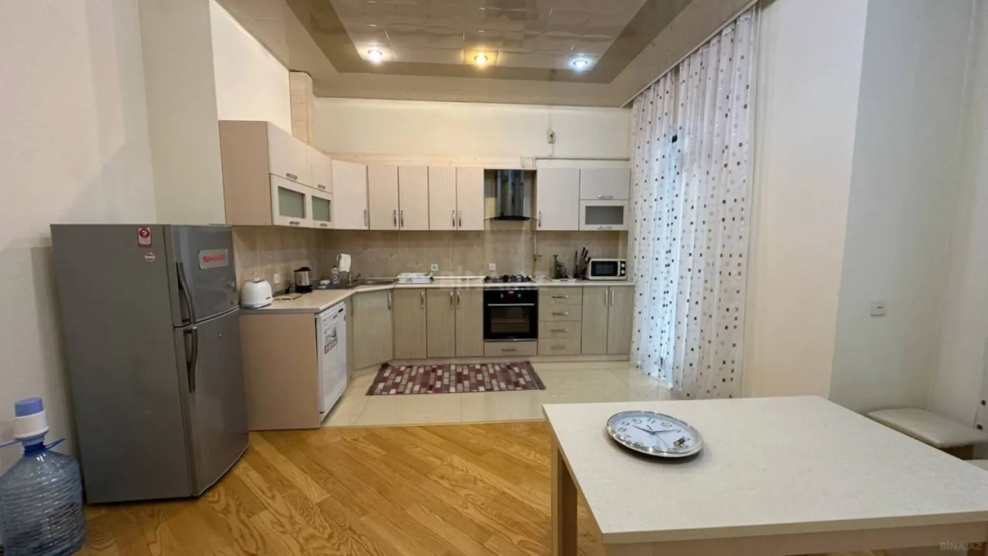 Satılır 3 otaqlı mənzil 137 m²