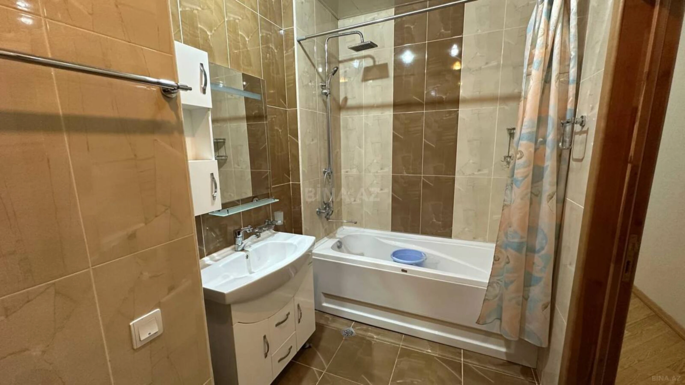 Satılır 3 otaqlı mənzil 137 m²