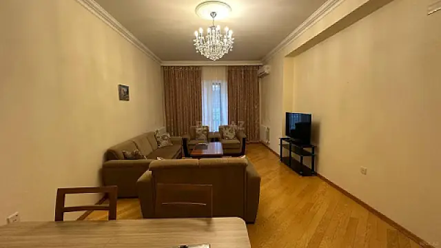 Satılır 3 otaqlı mənzil 137 m²