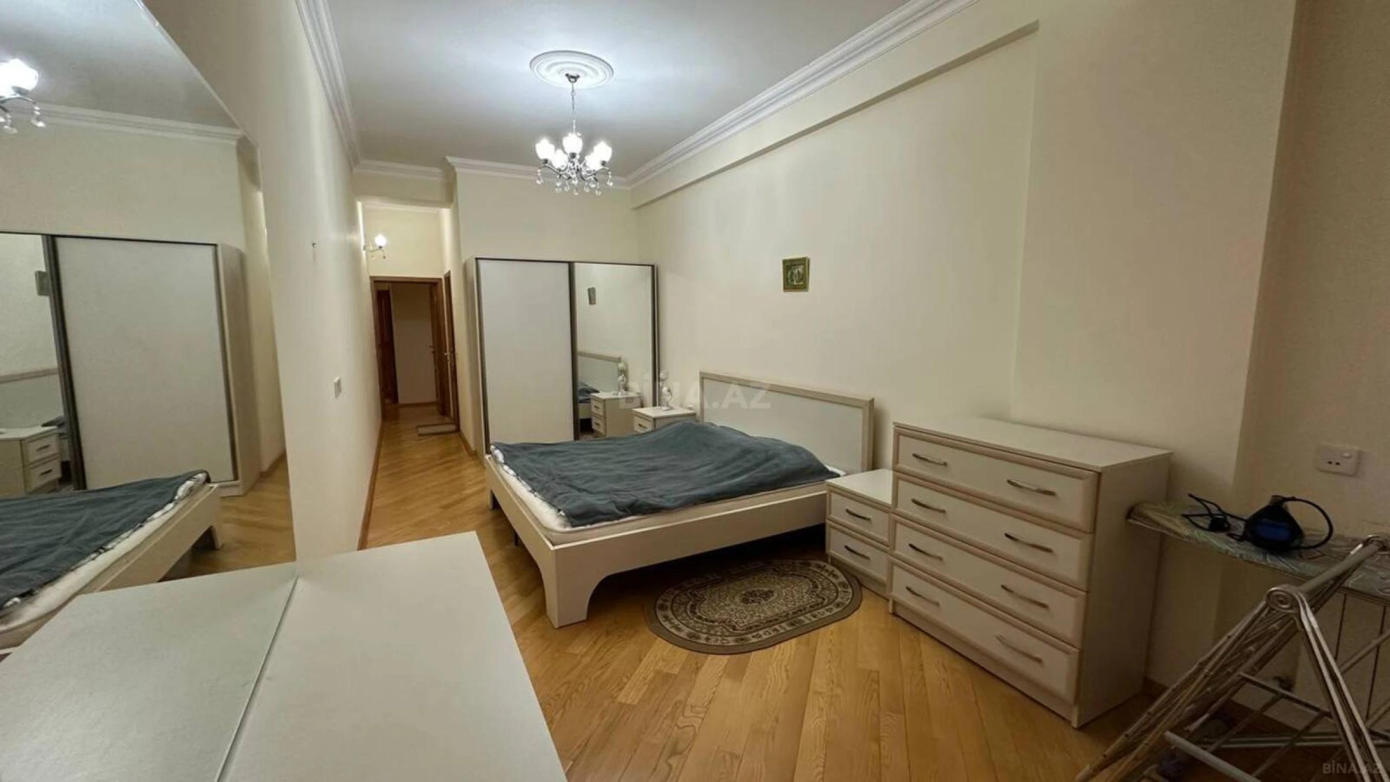 Satılır 3 otaqlı mənzil 137 m²