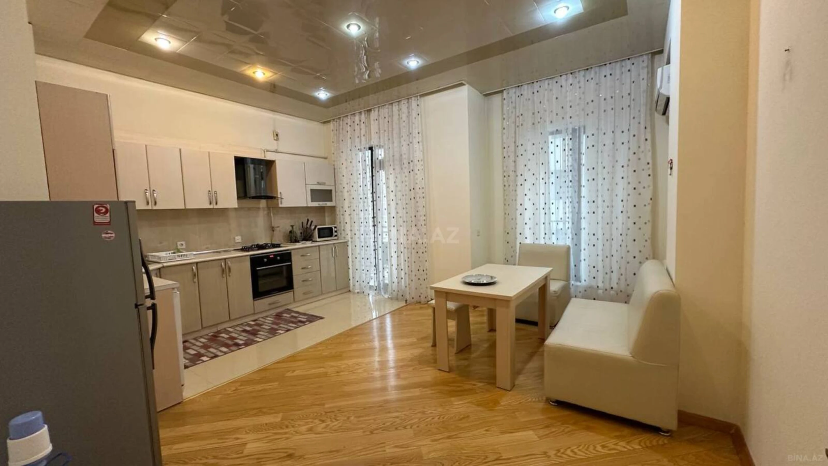 Satılır 3 otaqlı mənzil 137 m²