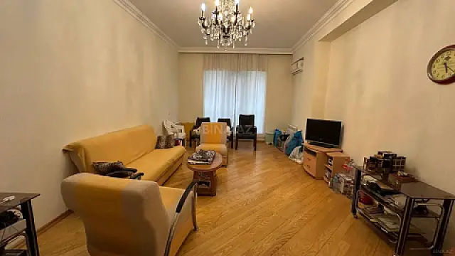 Satılır 3 otaqlı mənzil 137 m²