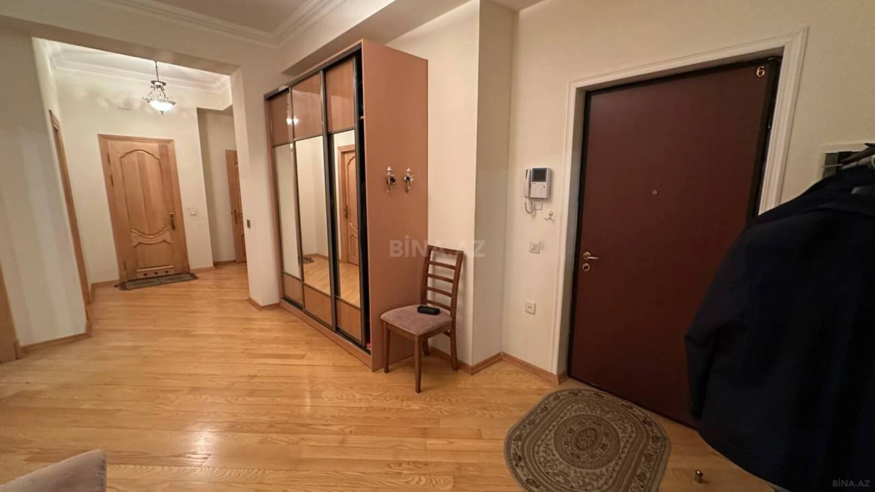 Satılır 3 otaqlı mənzil 137 m²