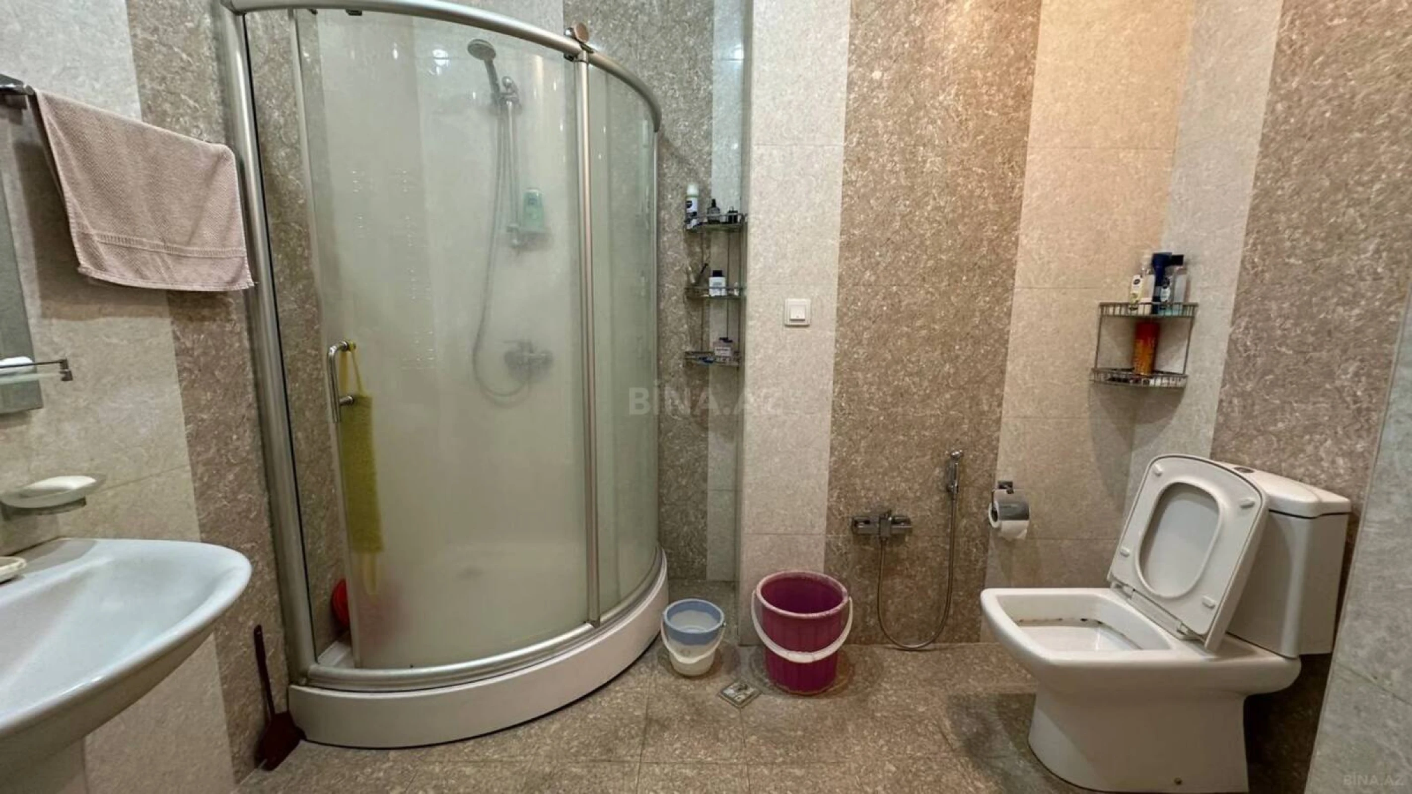 Satılır 3 otaqlı mənzil 137 m²