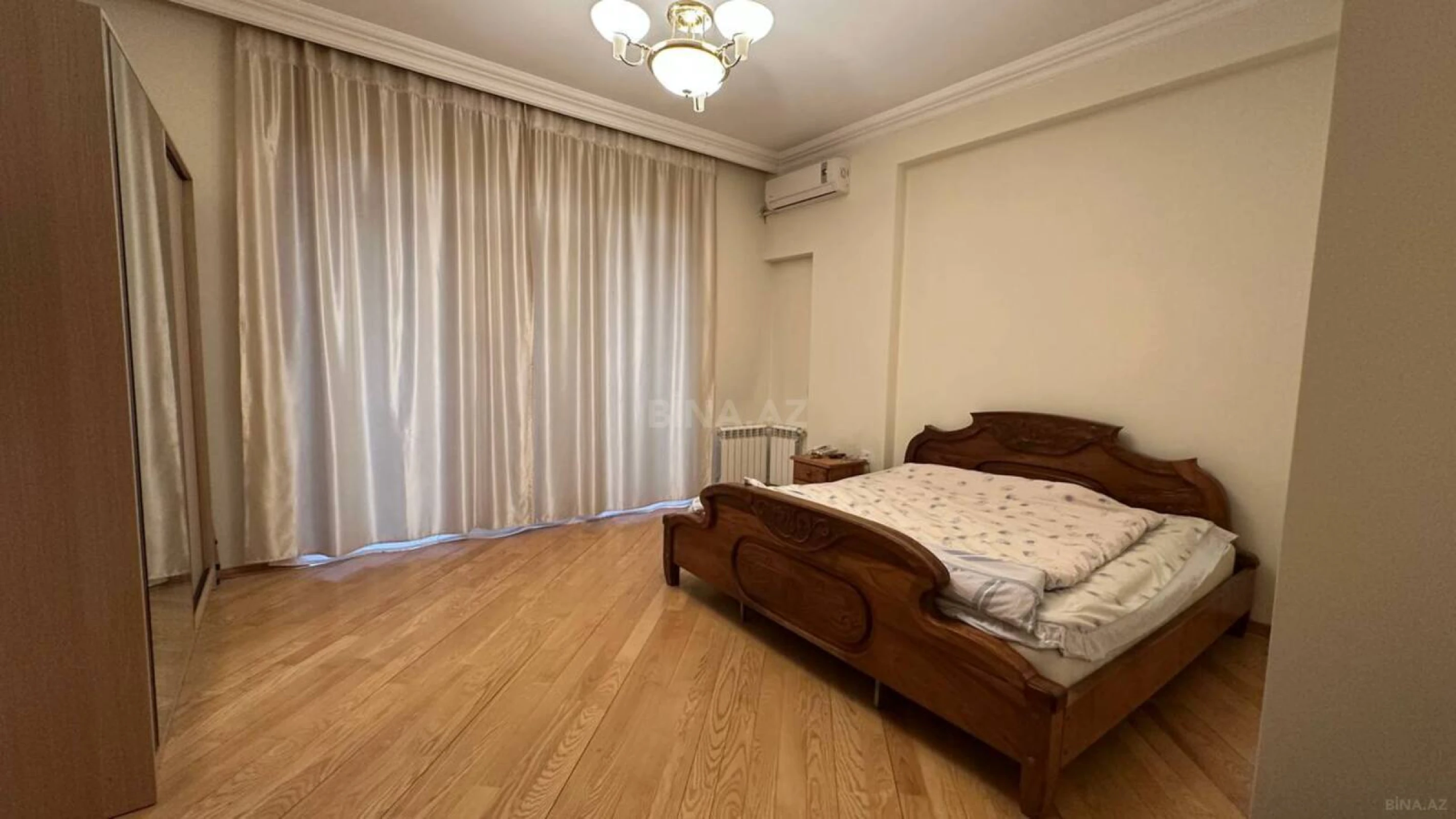 Satılır 3 otaqlı mənzil 137 m²